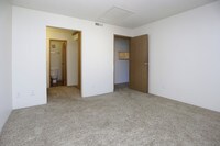 2BR, 2BA - 880 SF - Santana Ridge Apartamentos in Denver, Colorado