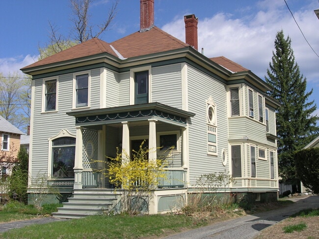 8 Bailey Ave, Unit 8b