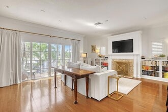 1950 Presidential Way in West Palm Beach, FL - Foto de edificio - Building Photo