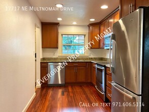 17717 NE Multnomah Dr in Portland, OR - Building Photo - Building Photo