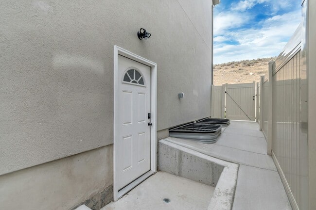 property at 1316 W Quailhill Rd