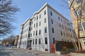 35 Brookline St, Unit 4 in Cambridge, MA - Building Photo - Building Photo