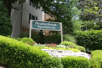 Heatherbrook in St. Louis, MO - Foto de edificio - Building Photo