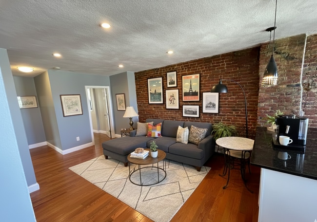 349 Sumner St, Unit 3 in Boston, MA - Building Photo - Building Photo