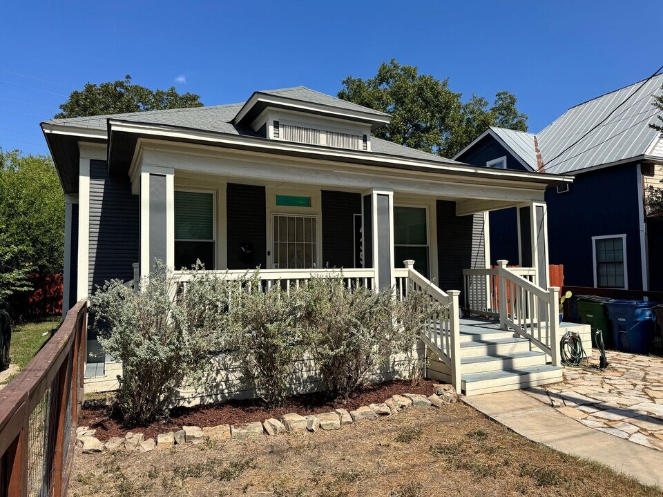 435 McKinley Ave in San Antonio, TX - Building Photo