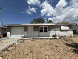 4837 Vision Ave in Holiday, FL - Building Photo