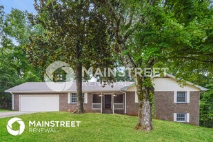 2245 Pinewood Dr in Covington, GA - Building Photo