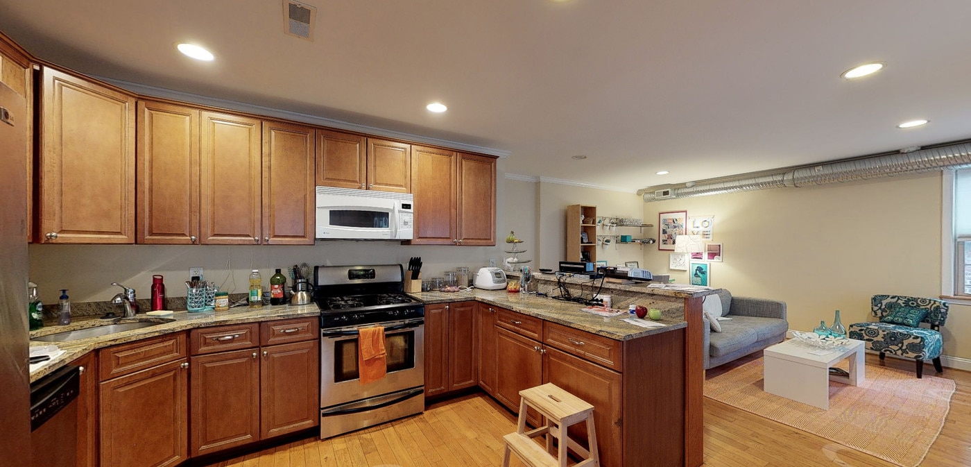 105 N Chester St in Baltimore, MD - Building Photo