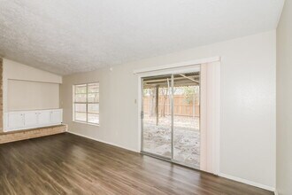 8419 Old Meadow Ln in Houston, TX - Building Photo - Building Photo