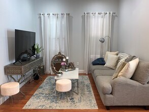 194 Marion St, Unit 1 in Boston, MA - Building Photo - Building Photo
