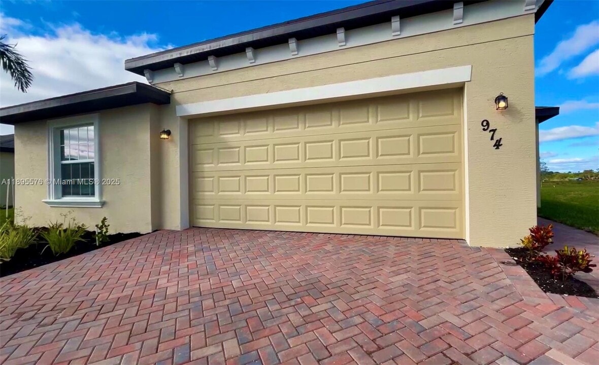 974 Bent Creek Dr in Fort Pierce, FL - Building Photo