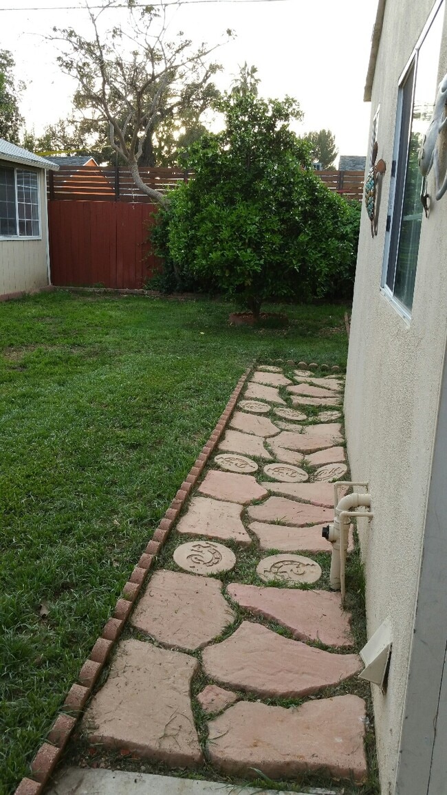 5725 Burnet Ave, Unit GH in Los Angeles, CA - Building Photo - Building Photo