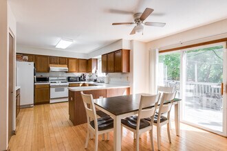 2844 Skylane Dr in Naperville, IL - Building Photo - Building Photo