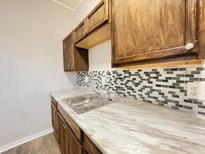 2259 Loth St in Cincinnati, OH - Foto de edificio - Building Photo