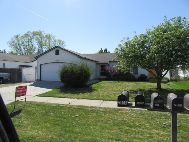 property at 2007 N Blossom Ct