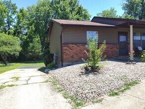 8 Cougar Dr, Unit Norman in Glen Carbon, IL - Building Photo - Building Photo