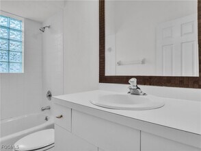 1580 Argyle Dr in Ft. Myers, FL - Building Photo - Building Photo