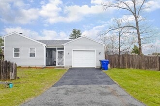 130 Woodcrest Rd in Springfield, MA - Building Photo - Building Photo