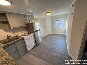 1725 Commonwealth Ave, Unit 5 in Boston, MA - Building Photo - Building Photo