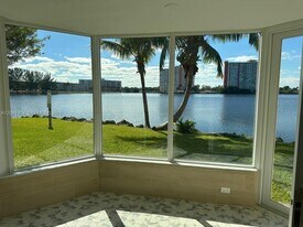 1302 NE 191st St in Miami, FL - Building Photo