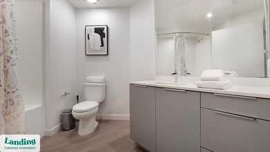 9235 W Russell Rd, Unit 301 in Las Vegas, NV - Building Photo - Building Photo