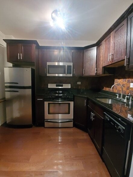 225 E 46th St in New York, NY - Building Photo - Building Photo