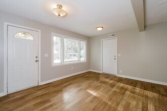 8325 Riggs St in Overland Park, KS - Building Photo - Building Photo