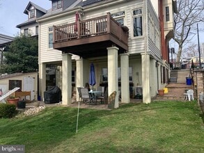 256 Radcliffe St in Bristol, PA - Foto de edificio - Building Photo