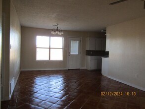 1023 E Avenue in Cache, OK - Building Photo - Building Photo