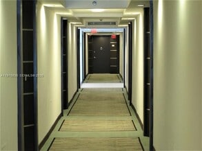 5701 Collins Ave in Miami Beach, FL - Foto de edificio - Building Photo