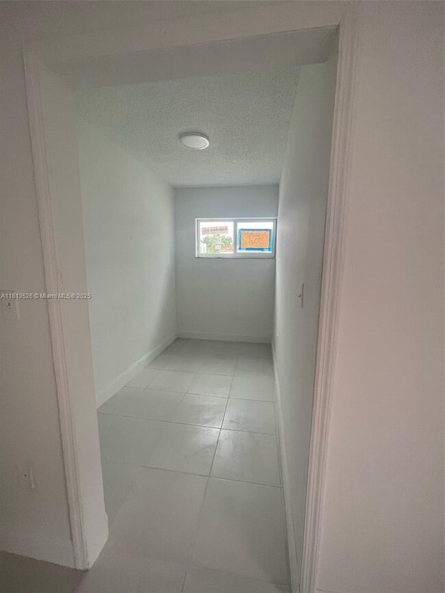 2622 NW 24th St in Miami, FL - Building Photo - Building Photo