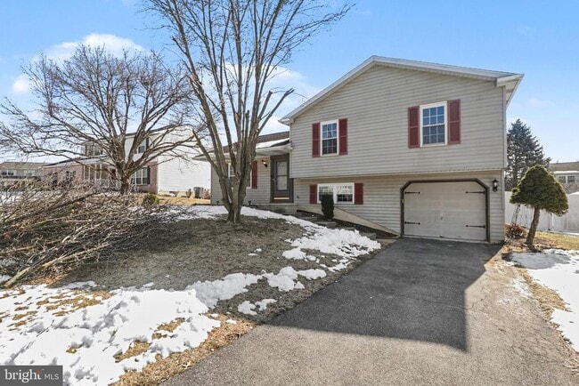 property at 2109 Highland Ct