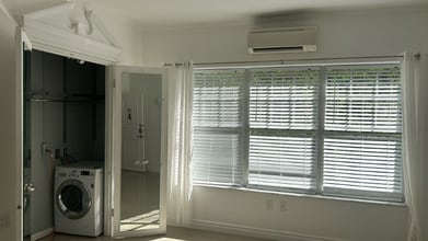 445 Brazilian Ave in Palm Beach, FL - Foto de edificio - Building Photo