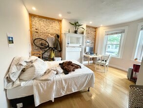 24 S Huntington Ave, Unit 3 in Boston, MA - Foto de edificio - Building Photo