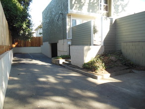 1233 W McKinley Ave in Sunnyvale, CA - Foto de edificio - Building Photo