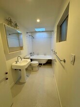 1815 N Edgemont St, Unit 0.5 in Los Angeles, CA - Foto de edificio - Building Photo