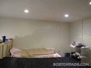 49 Symphony Rd, Unit 9 in Boston, MA - Foto de edificio - Building Photo