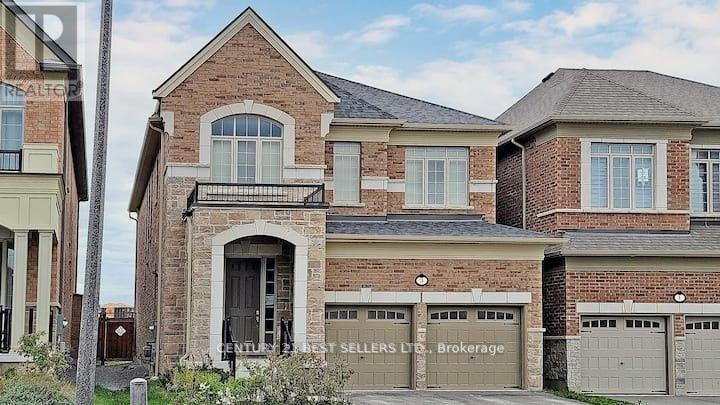 3 Lockton St in Whitby, ON - Building Photo
