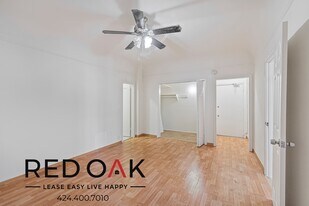 400 S Kenmore Ave, Unit 210 in Los Angeles, CA - Building Photo