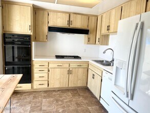 198 San Vincente Cir in Thousand Oaks, CA - Building Photo - Building Photo