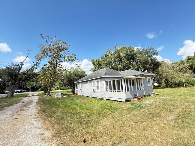 17119 TX-35 in Pearland, TX - Building Photo - Building Photo