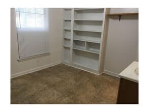 1016 Greens Lake Rd, Unit 623 in East Ridge, TN - Building Photo - Building Photo