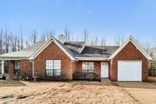 275 Garden Walk S in Southaven, MS - Building Photo