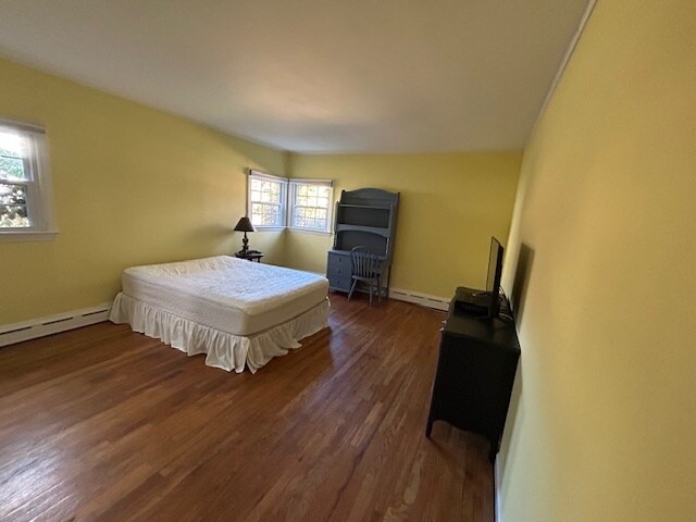 756 S Country Rd in East Patchogue, NY - Foto de edificio - Building Photo