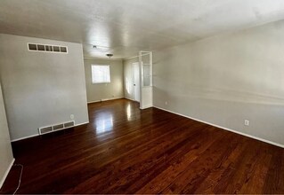 8602 Bristol Ave in Kansas City, MO - Building Photo - Building Photo