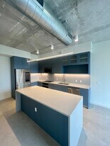 102 NW 30th St, Unit A4 in Miami, FL - Building Photo