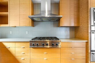 302 NW Albemarle Terrace in Portland, OR - Foto de edificio - Building Photo