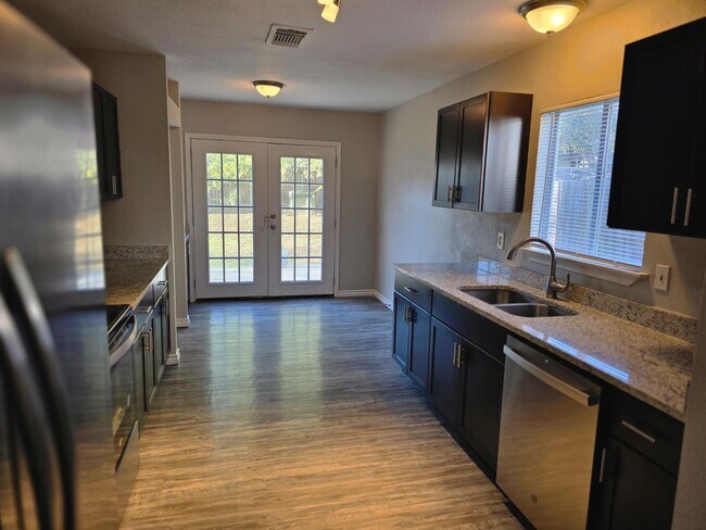 8123 Comanche Pass in Converse, TX - Building Photo - Building Photo