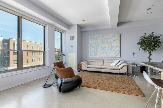 1166 Washington St, Unit 205 in Boston, MA - Foto de edificio - Building Photo