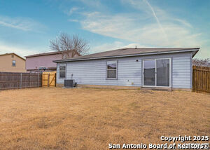 647 Northern Lights Dr in New Braunfels, TX - Building Photo - Building Photo